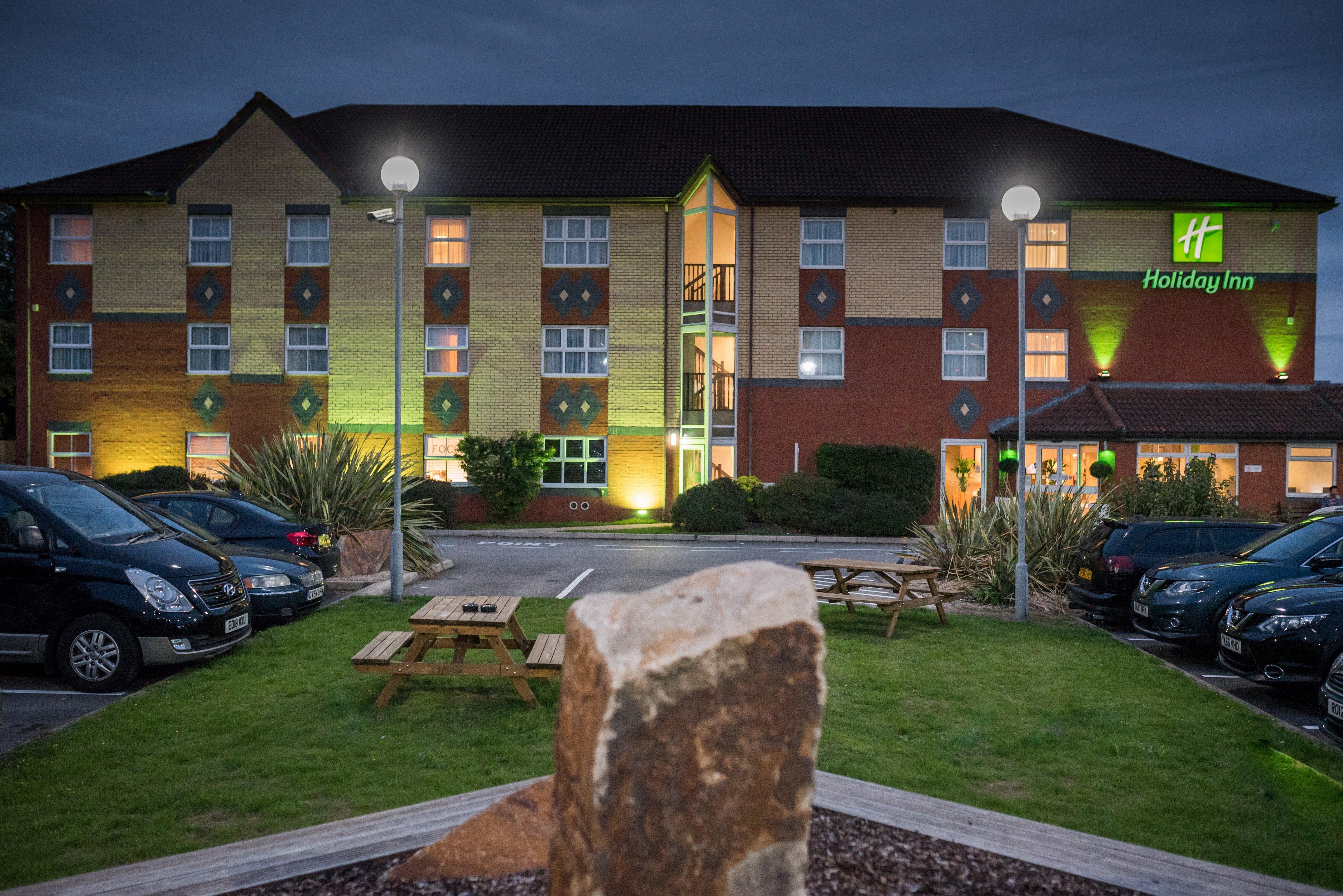Holiday Inn Manchester West, An Ihg Hotel Exterior photo